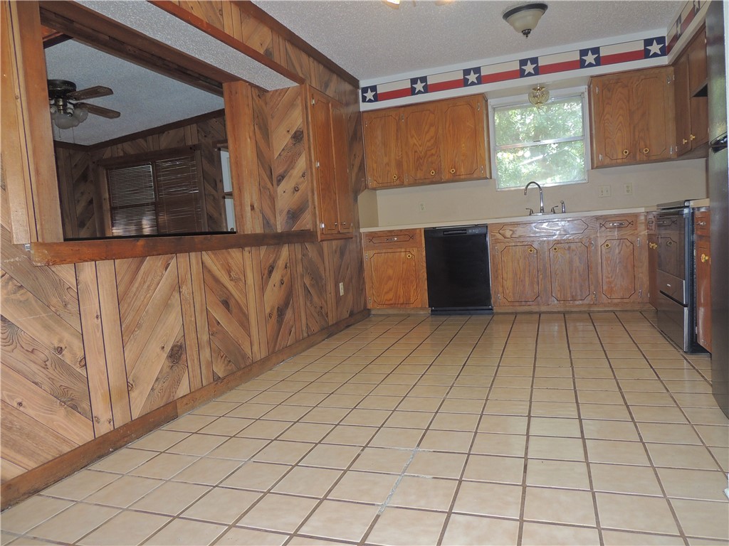 2187 Glenwood Dr Property Photo 4