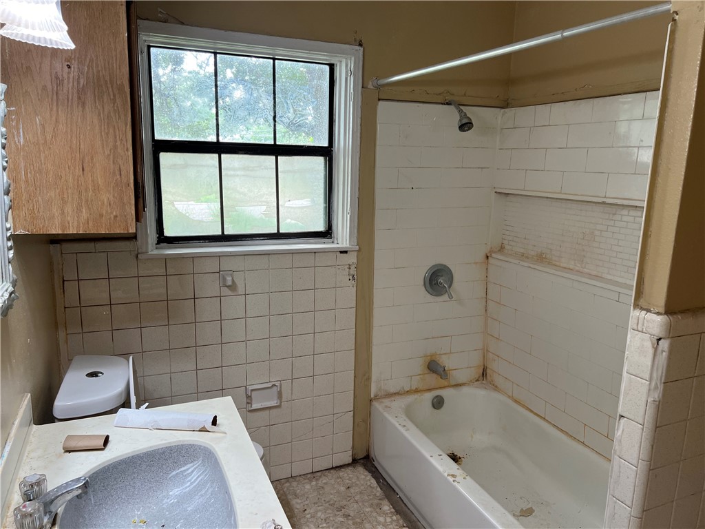 4402 Sequoia St Property Photo 7