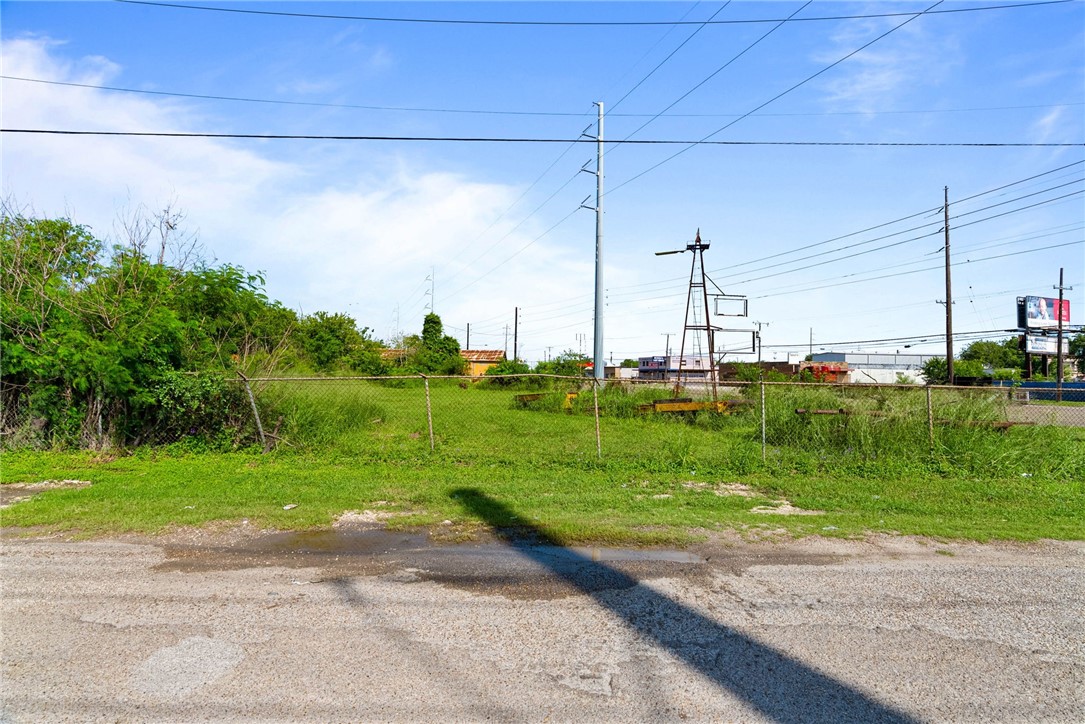 4709 Leopard St Property Photo 10