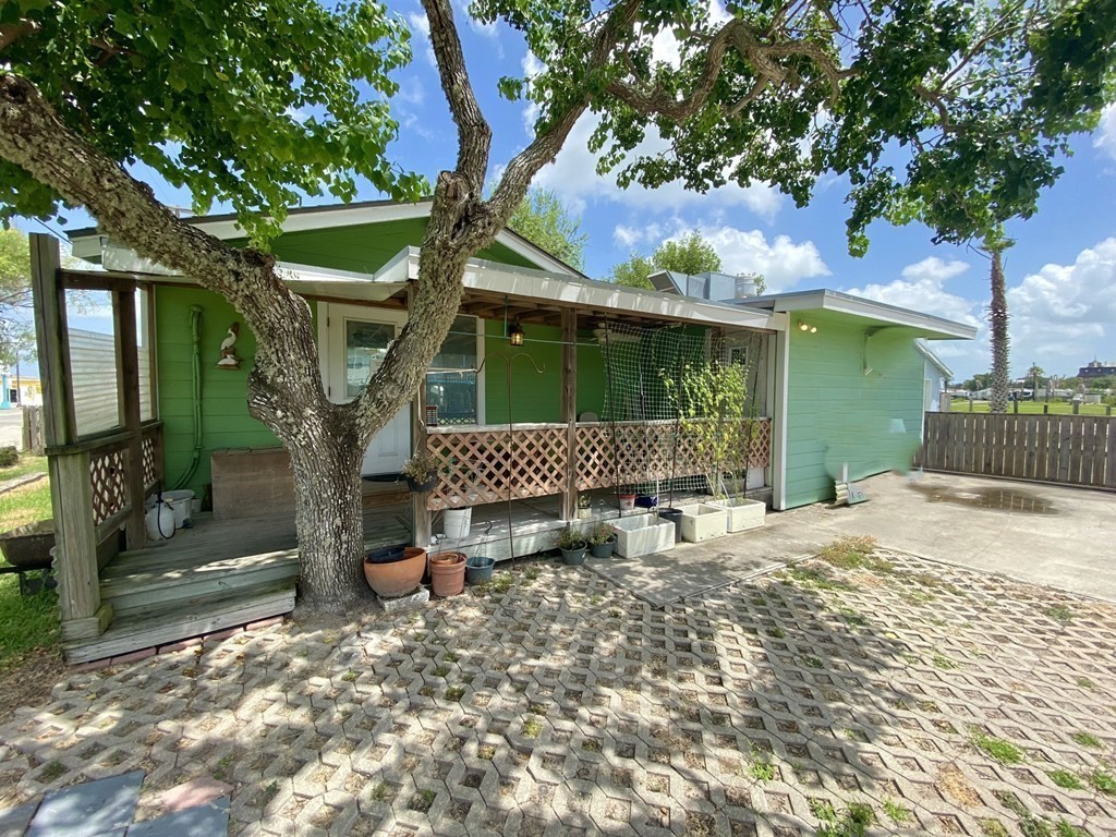 112 Palmetto Ave Property Photo 1
