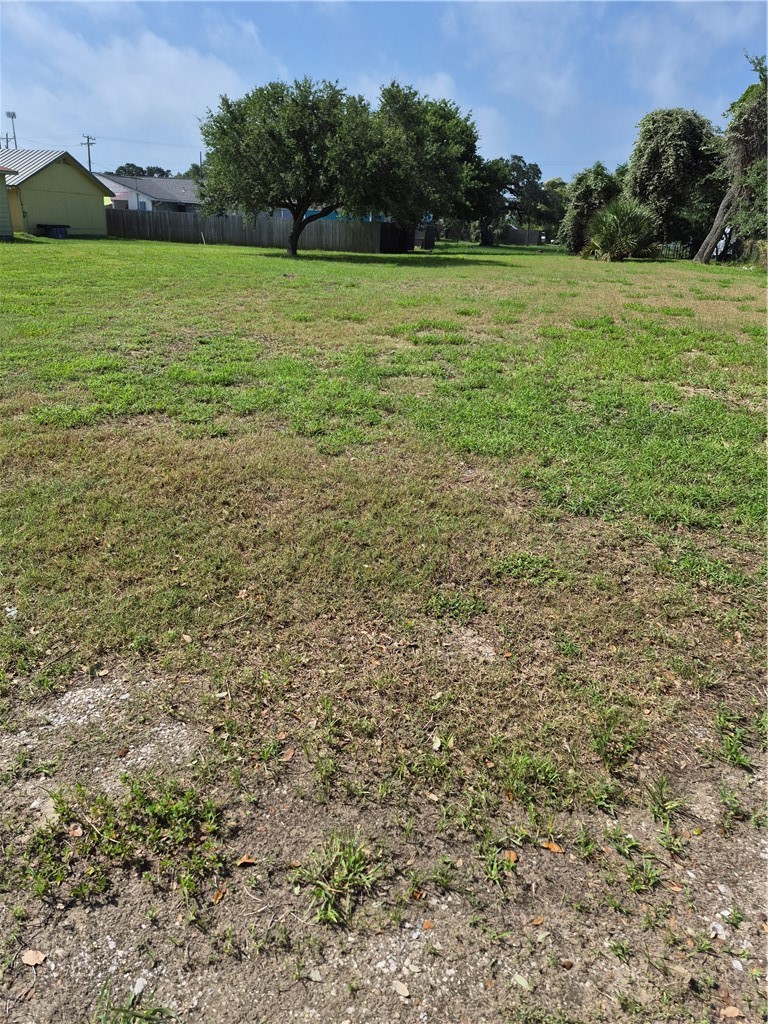 407,405 E Concho St Property Photo 2