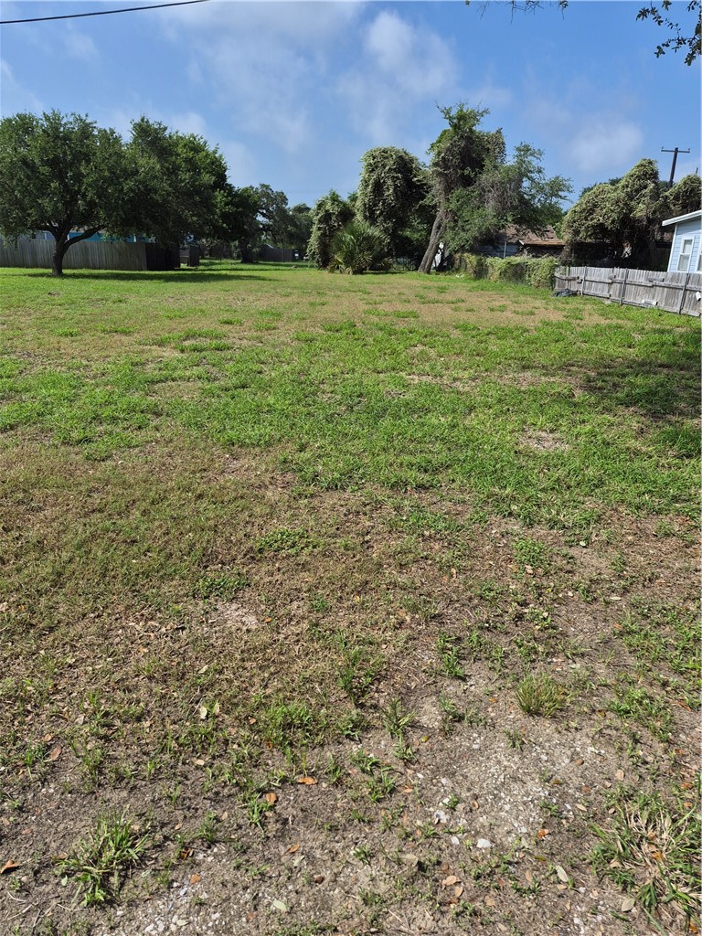 407,405 E Concho St Property Photo 3