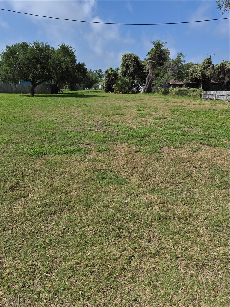 407,405 E Concho St Property Photo 5