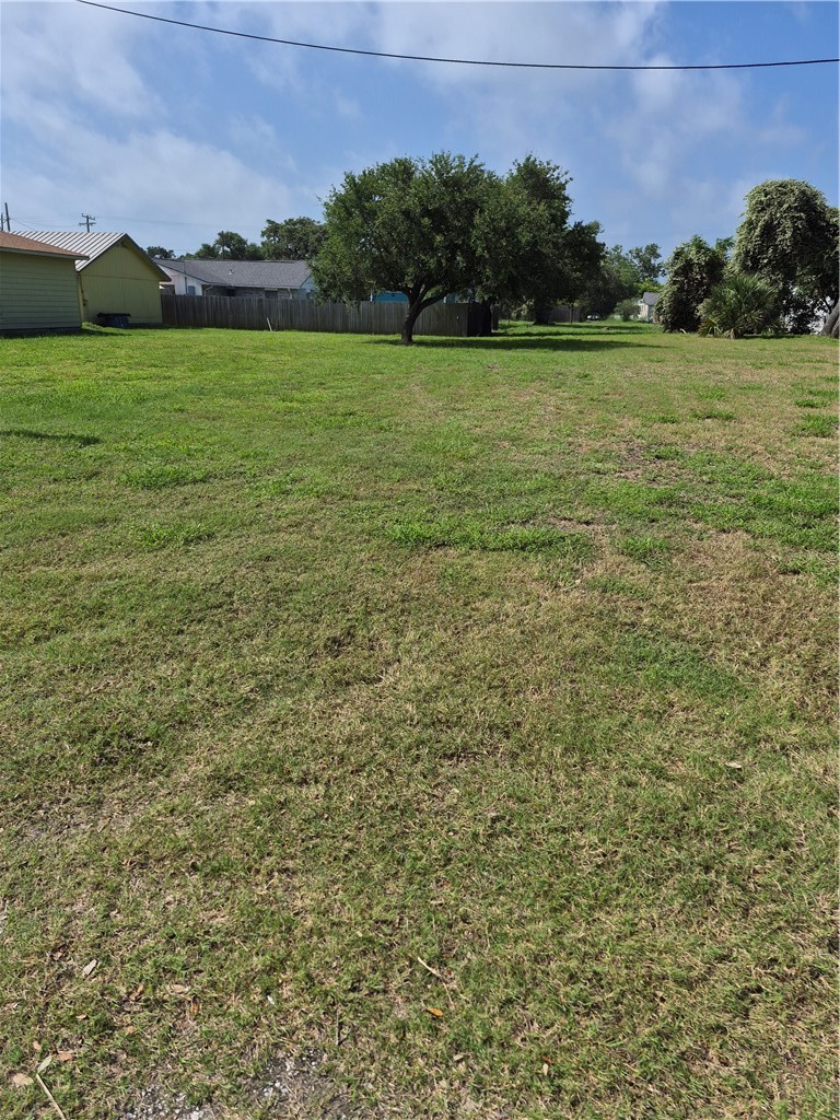 407,405 E Concho St Property Photo 6
