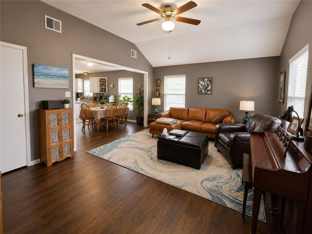406 Bayview Blvd Property Photo 3
