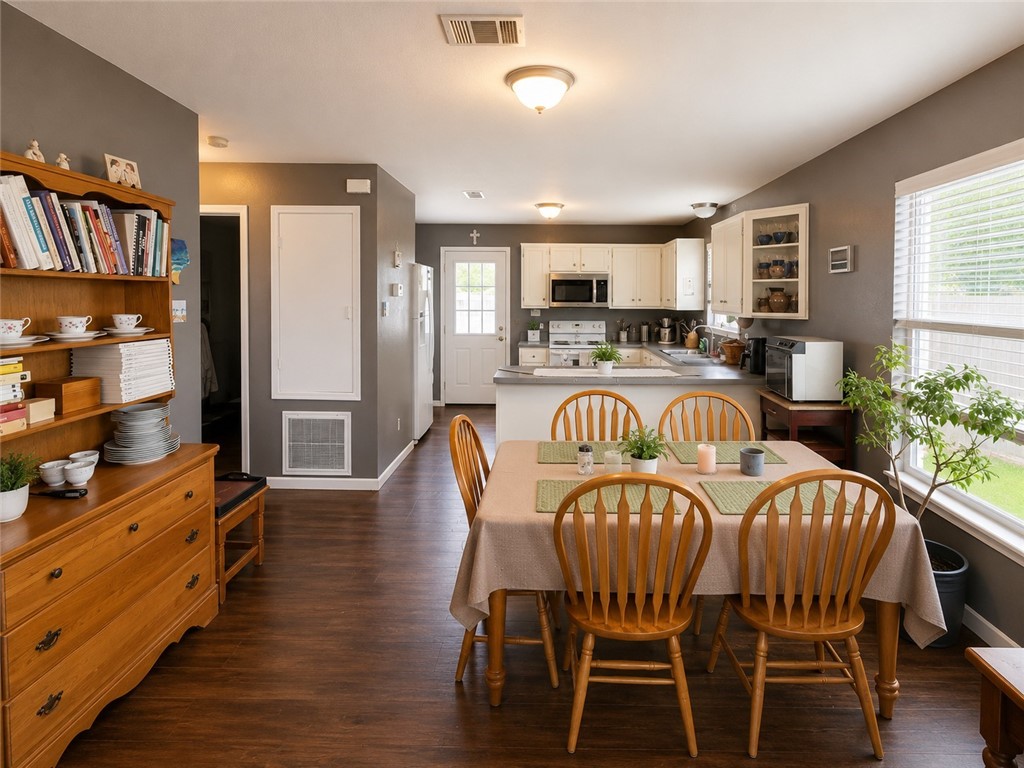 406 Bayview Blvd Property Photo 4