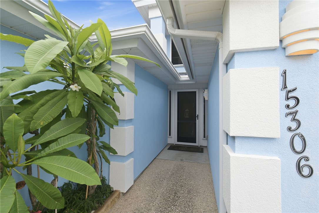 15306 Key Largo Ct Property Photo 3