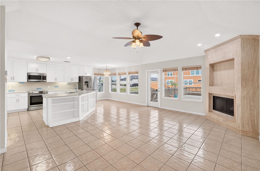 15306 Key Largo Ct Property Photo 7