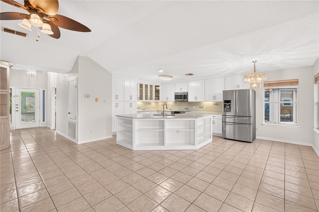 15306 Key Largo Ct Property Photo 9