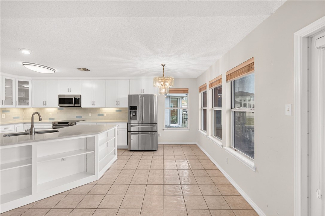 15306 Key Largo Ct Property Photo 10
