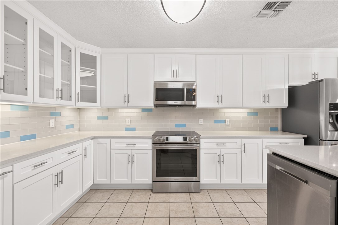 15306 Key Largo Ct Property Photo 12