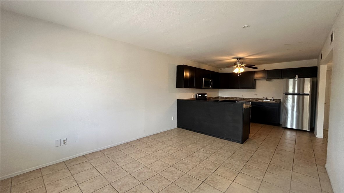 1004 Austin St 9 Property Photo 4