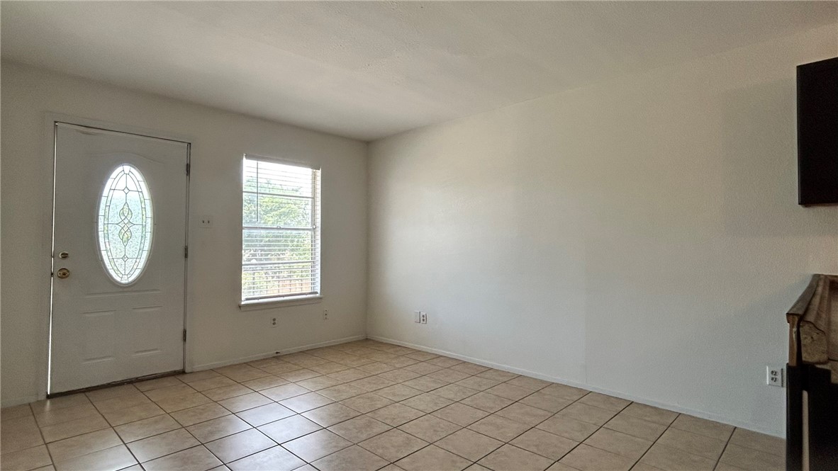 1004 Austin St 9 Property Photo 11