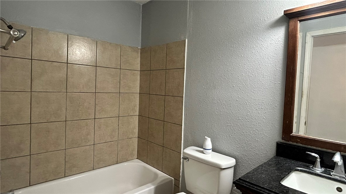 1004 Austin St 9 Property Photo 16