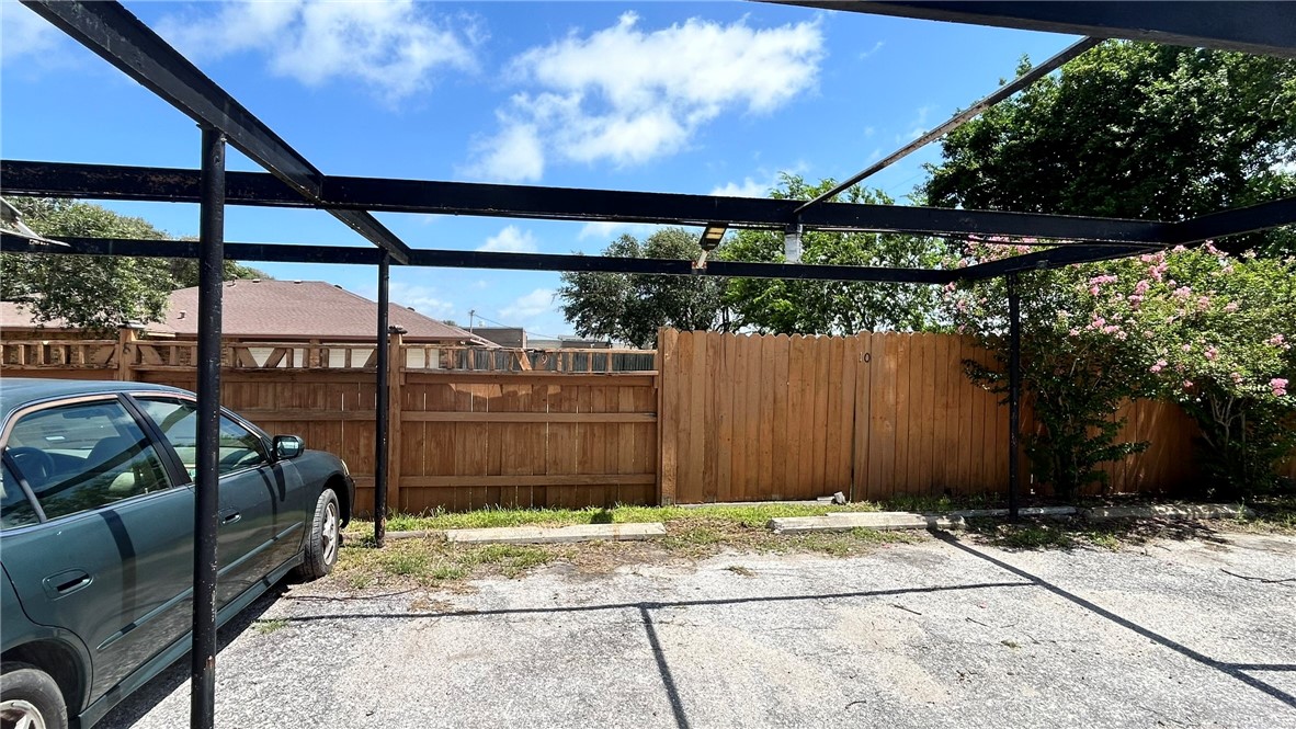 1004 Austin St 9 Property Photo 21
