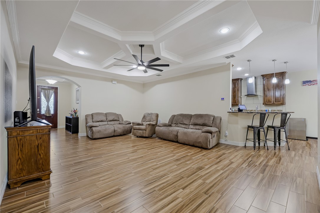 15413 Basswood Dr Property Photo 4
