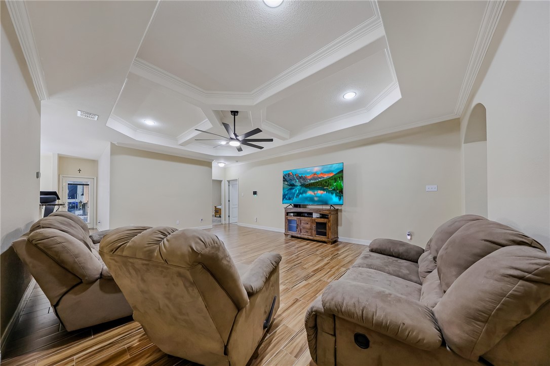 15413 Basswood Dr Property Photo 6