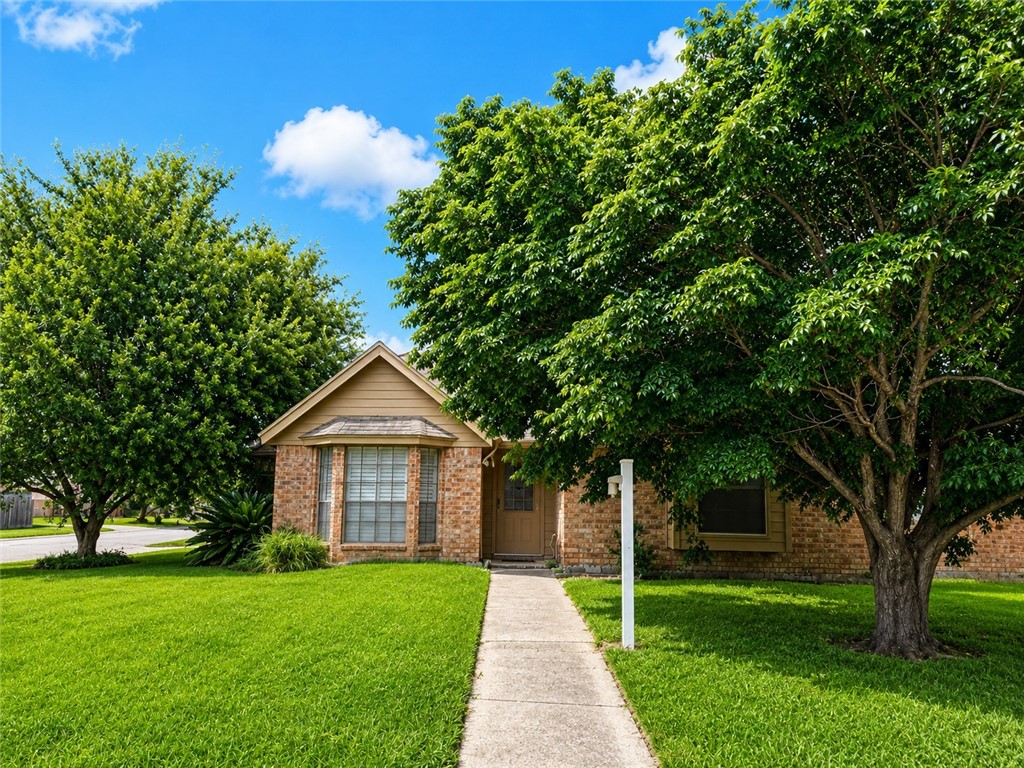 3466 Picadilly Property Photo 2