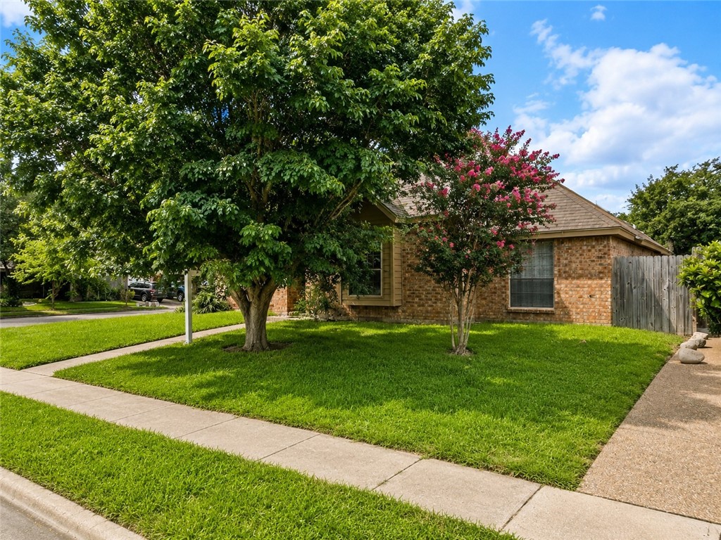 3466 Picadilly Property Photo 4