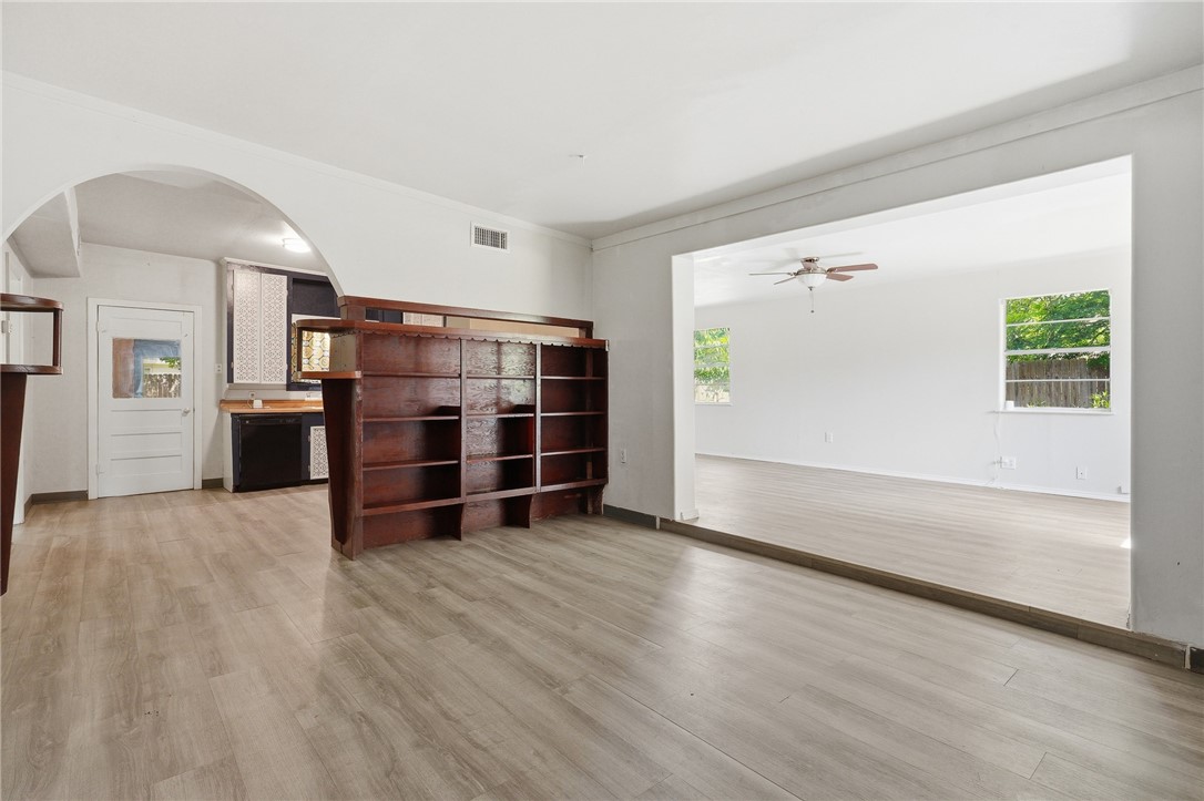 1031 N Live Oak Property Photo 7