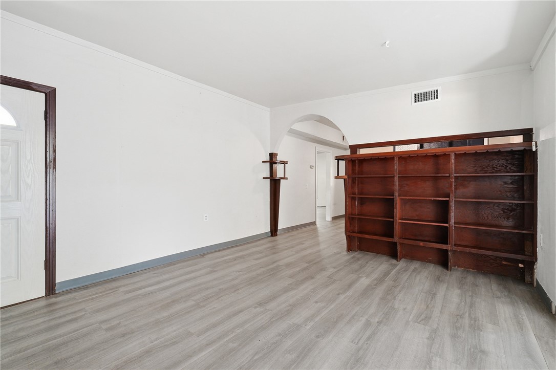 1031 N Live Oak Property Photo 9