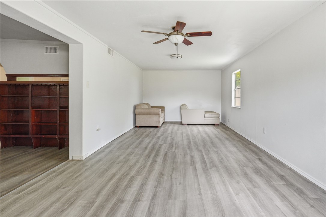 1031 N Live Oak Property Photo 10