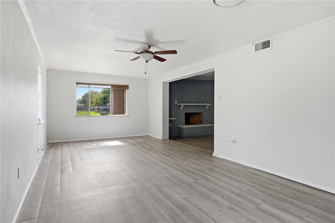 1031 N Live Oak Property Photo 11