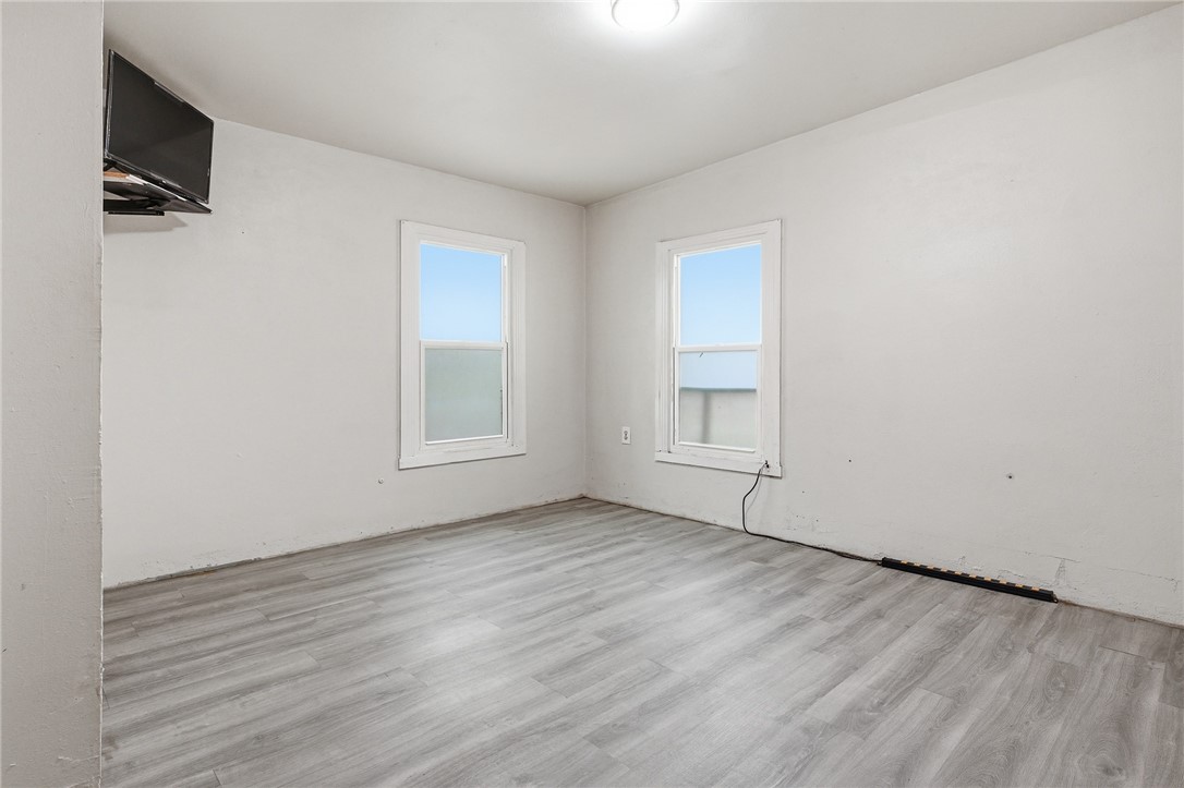 1031 N Live Oak Property Photo 15