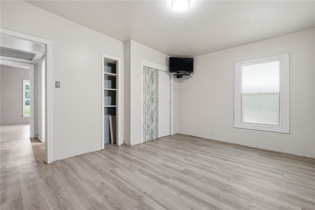 1031 N Live Oak Property Photo 16