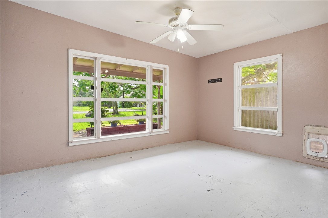 1031 N Live Oak Property Photo 18