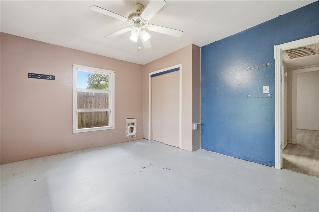 1031 N Live Oak Property Photo 19