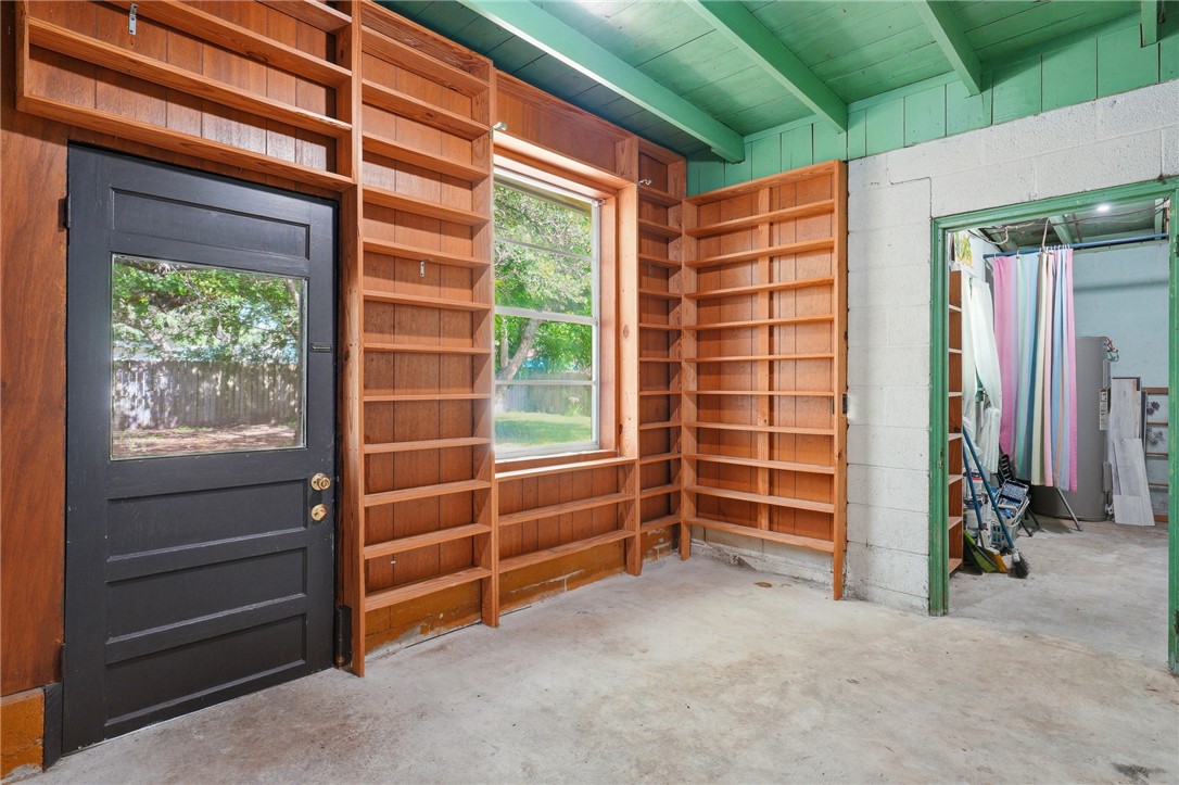 1031 N Live Oak Property Photo 20