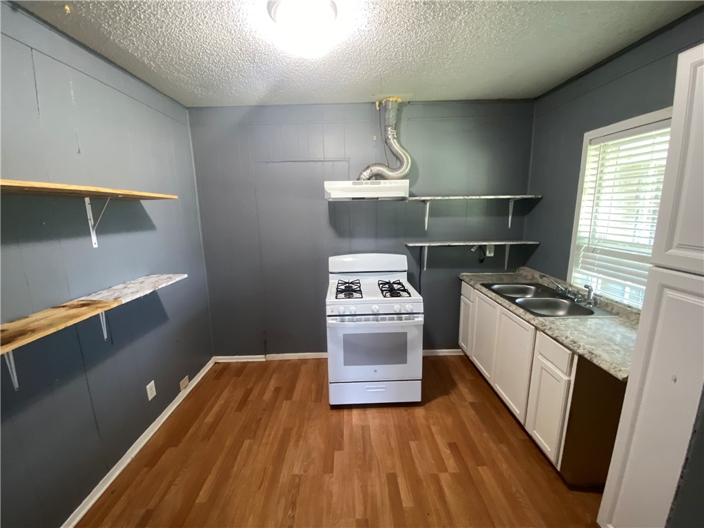 625 W Market St Property Photo 4