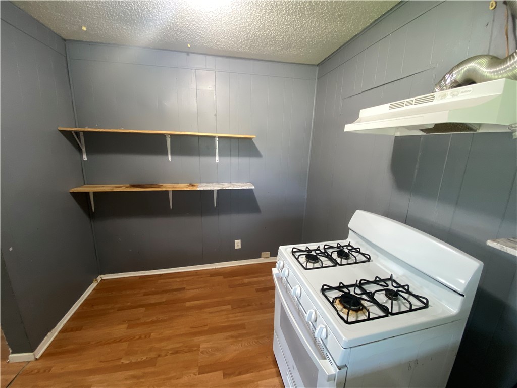 625 W Market St Property Photo 5