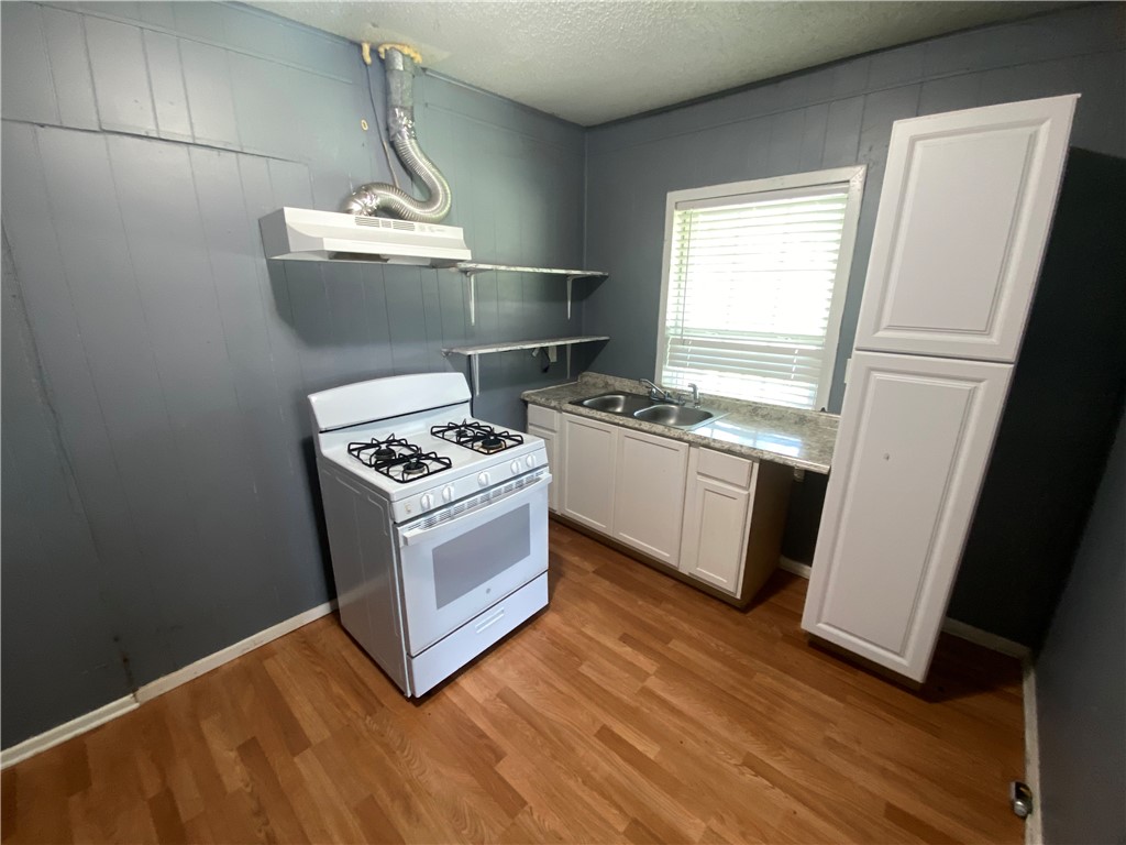 625 W Market St Property Photo 6