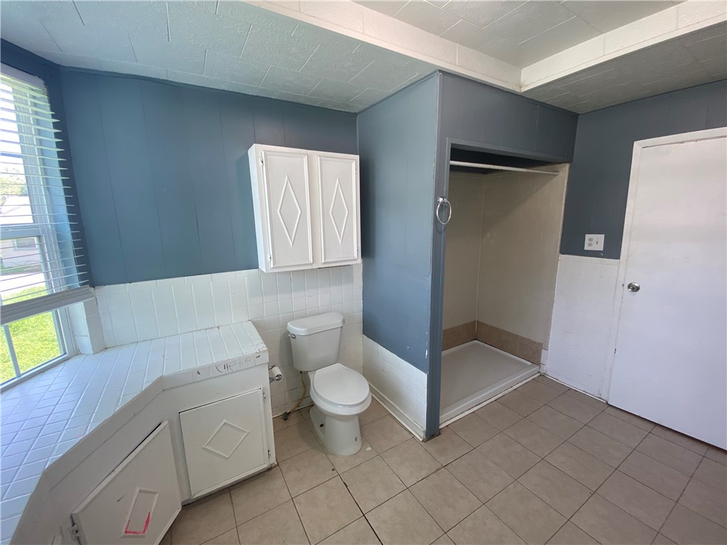 625 W Market St Property Photo 10