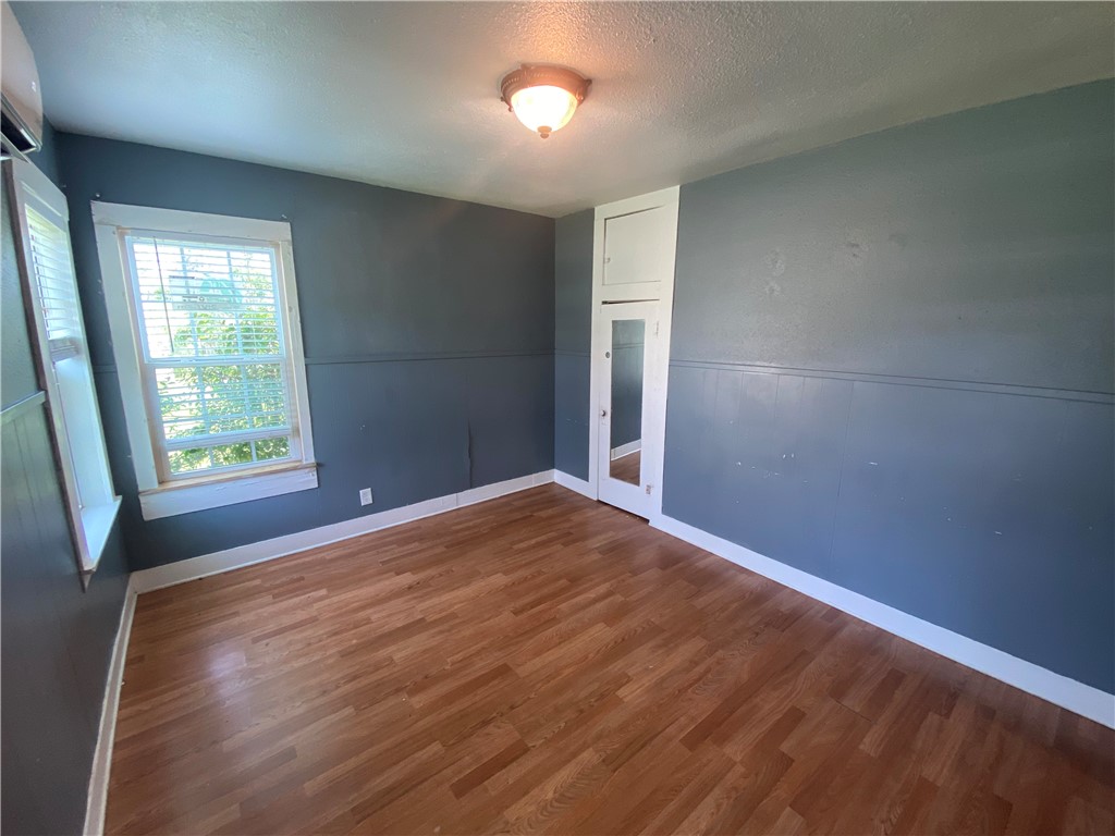 625 W Market St Property Photo 12