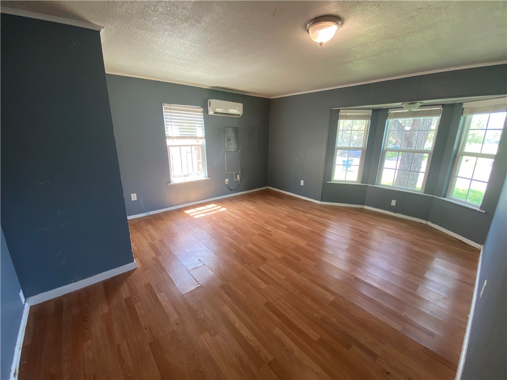 625 W Market St Property Photo 17