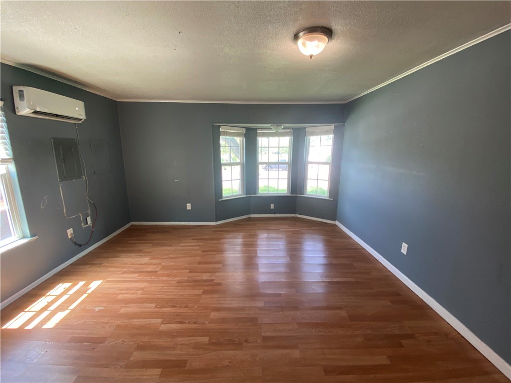 625 W Market St Property Photo 18