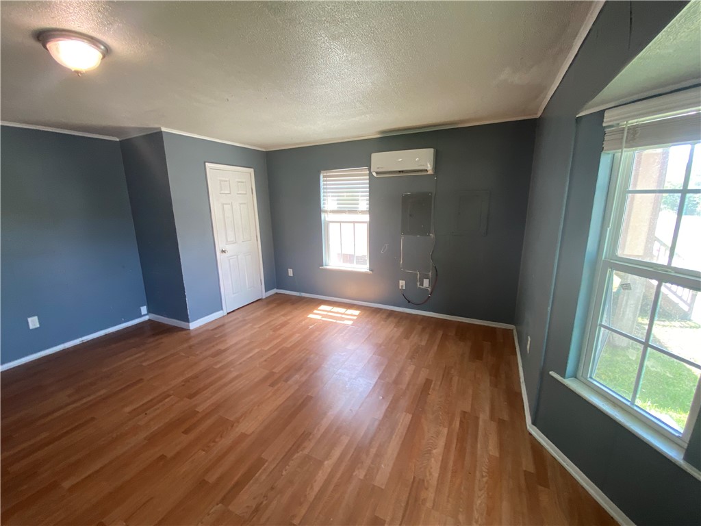 625 W Market St Property Photo 19