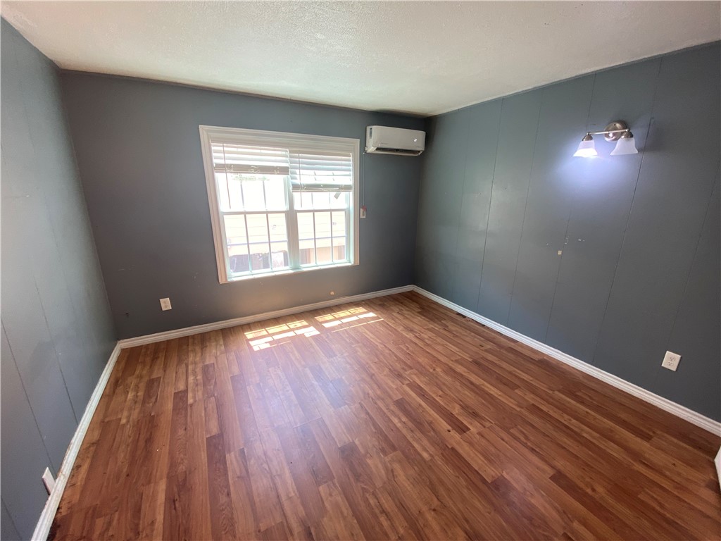 625 W Market St Property Photo 20