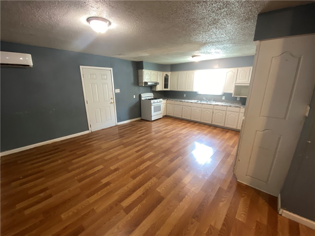 625 W Market St Property Photo 21