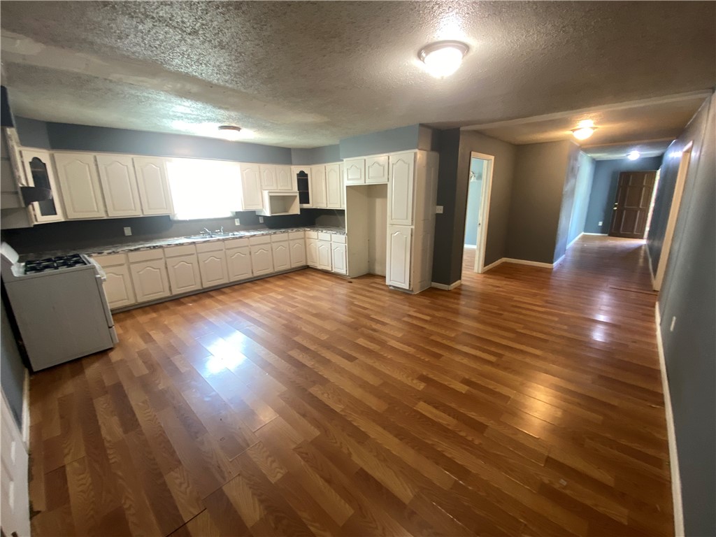 625 W Market St Property Photo 22