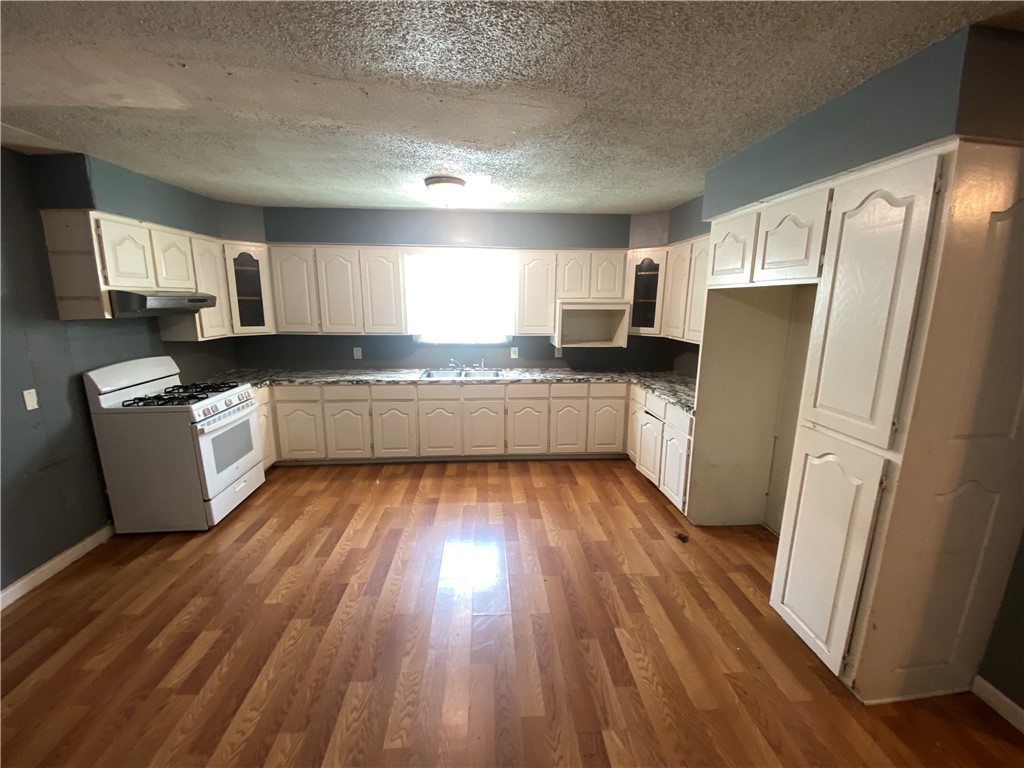 625 W Market St Property Photo 23