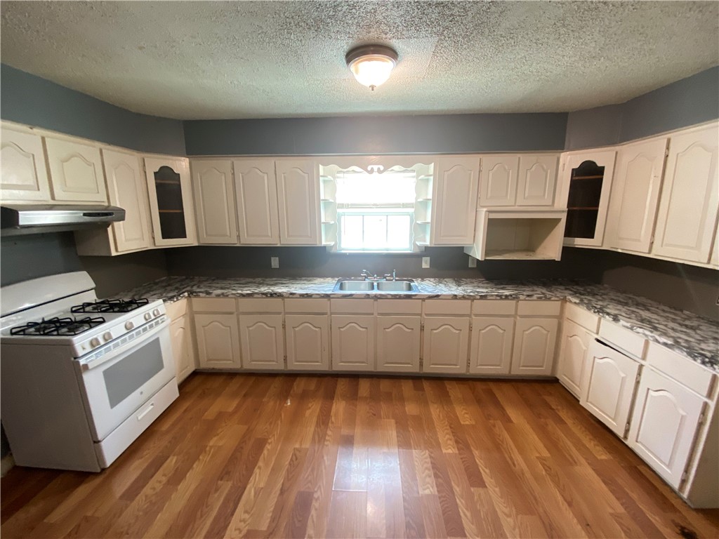 625 W Market St Property Photo 24