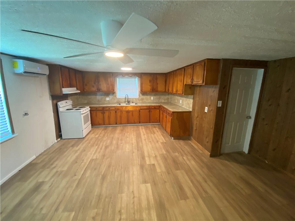 625 W Market St Property Photo 30