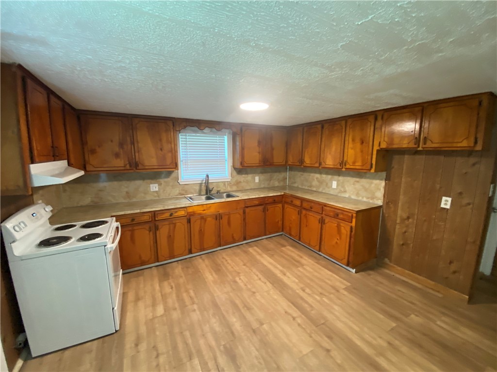 625 W Market St Property Photo 31