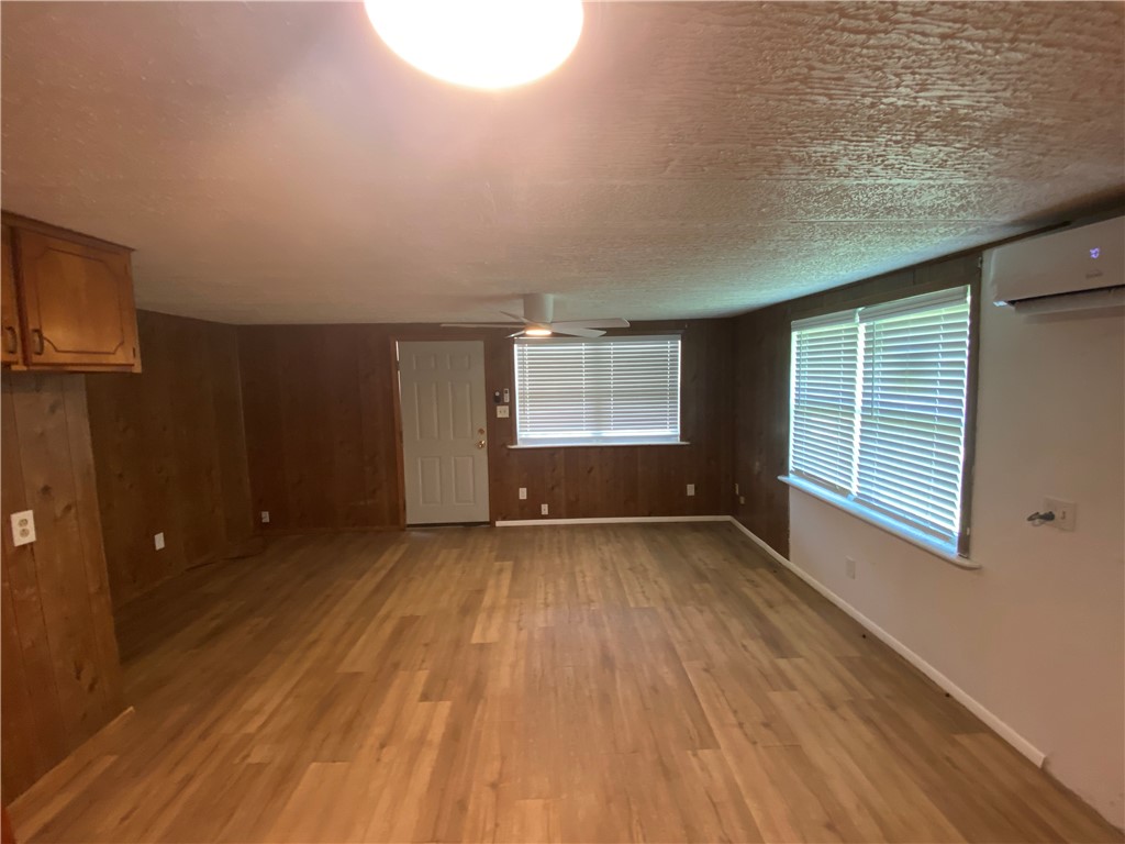 625 W Market St Property Photo 32