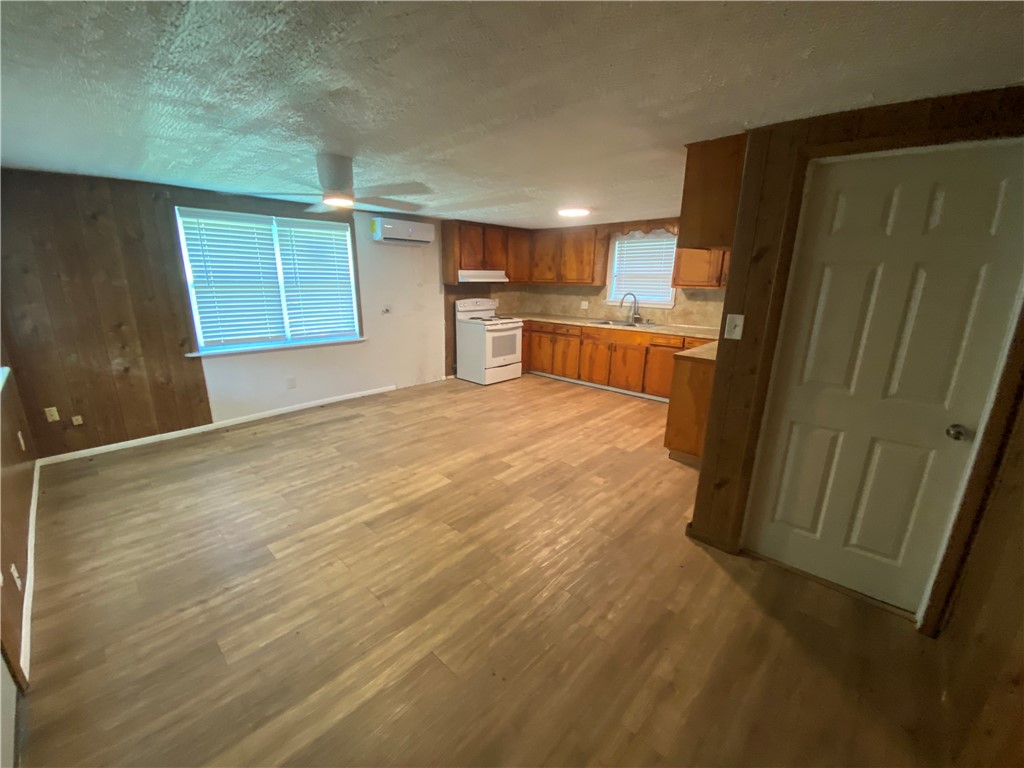 625 W Market St Property Photo 33