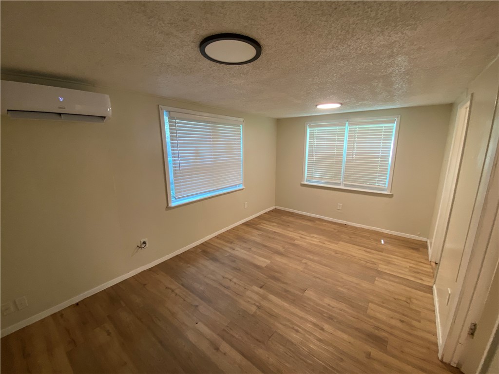 625 W Market St Property Photo 36